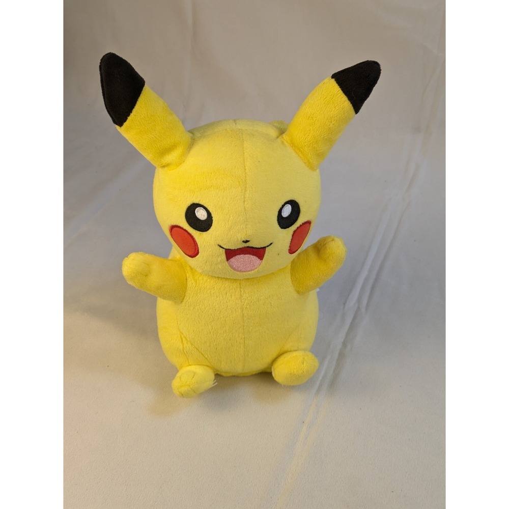 Pokemon Pikachu Tomy Battery Operated Talking Light Up Plush 2017